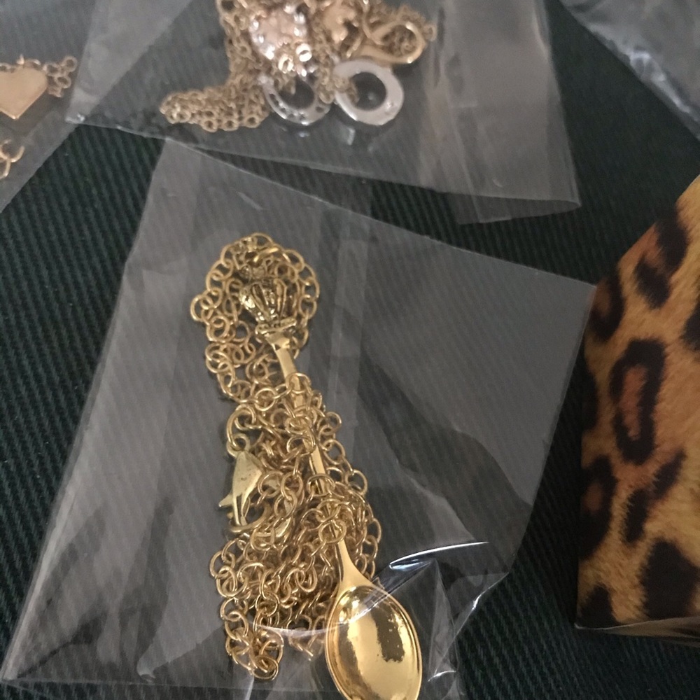 Assorted Women’s Necklaces - Picture 7 of 11